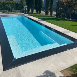 Pool in einem Garten